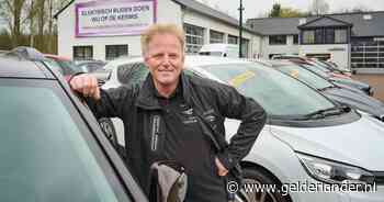 Autobedrijf krijgt lachers op de hand met reclame over elektrisch rijden