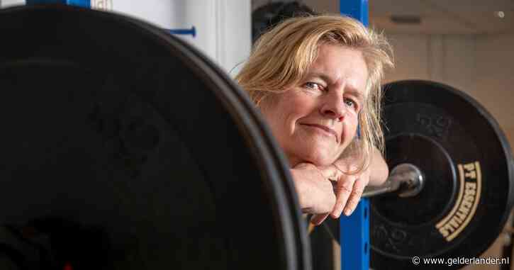 Als Yvette (63) schrikt van haar eigen gewicht, gaat er een knop om: 'Ik kleedde me altijd in het zwart en dacht dat het wel meeviel'