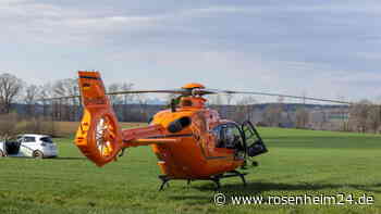 Medizinischer Notfall: Mann kommt mit Auto von Straße ab und stoppt erst nach 300 Metern
