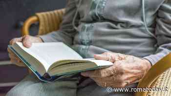 Finta guaritrice truffa anziana disabile e scappa via con buoni postali, oro e denaro