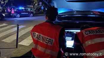 Senza patente con il kit per scassinare le porte nel bagagliaio, 21enne nei guai