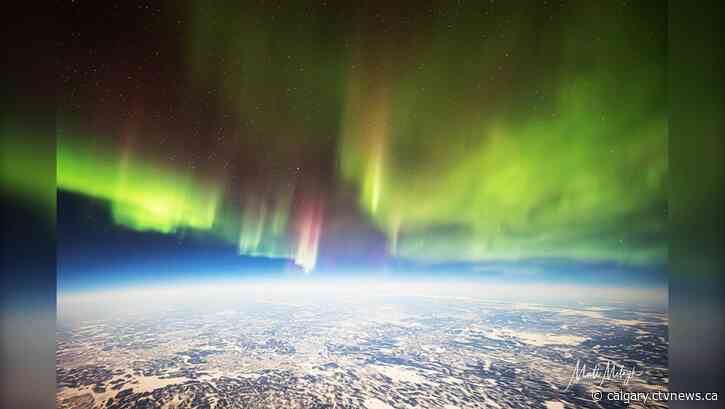 Aurora oh wow! Calgary pilot Matt Melnyk's spectacular photos shot from flight deck of Dreamliner at 35,000 feet
