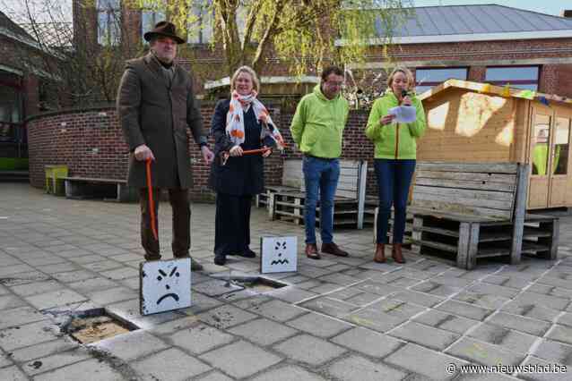 Eerste tegels gewipt op speelplaats Vrije Centrumschool