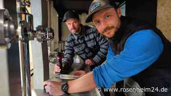 Vier Räder gegen das Kneipensterben: Tobi Gruber und Max Atzenbeck und ihre „Rolling Boazn“