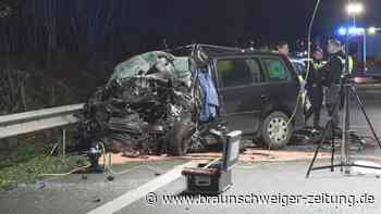 Grausamer Unfall: Drei Tote nach Frontal-Crash in Niedersachsen