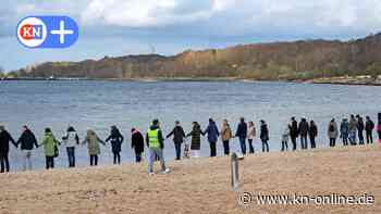 Menschenkette an der Kieler Förde: Demonstration gegen Rechtsextremismus