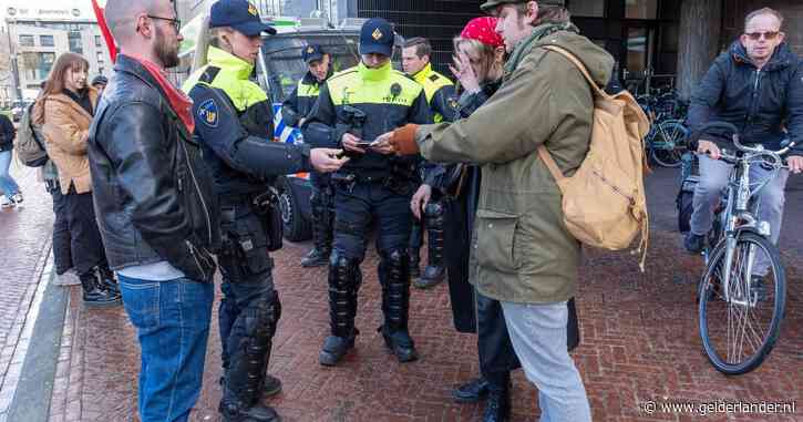 Koranverbranding wordt kat- en muisspel tussen burgemeester en Pegida-voorman: hoe nu verder?