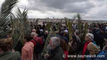 Thousands of faithful attend Palm Sunday celebrations in Jerusalem against a backdrop of war