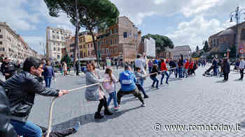 Tiro alla fune e corsa con le uova: con la domenica ecologica i romani riscoprono i giochi di strada