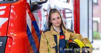 Melinda kan een unieke, maar gevaarlijke truc: met haar volle gewicht hangen aan haar eigen haar
