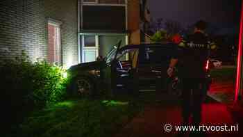 112 Nieuws: Achtervolging eindigt tegen flat in Zwolle