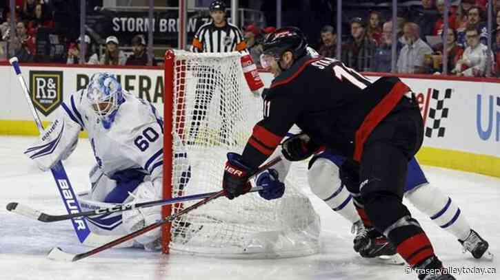 NHL roundup: Hurricanes beat Maple Leafs 2-1