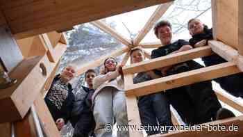 Outdoor-Erlebnis in Dobel: Im Wald hängend mit freier Rundumsicht