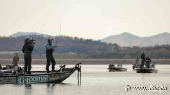 Jeff Gustafson comes up short in bid to repeat as Bassmaster Classic champ, but 3 Canadians make final day