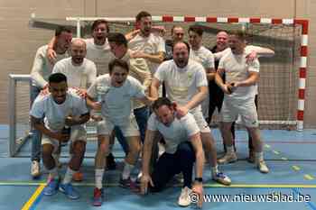 SV Cappuccino Waregem pakt titel en stijgt voor het eerst in zijn bestaan naar eerste nationale: “We zullen er klaar voor zijn”