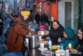450 buurtbewoners dekten ‘langste tafel’ in Abdijstraat