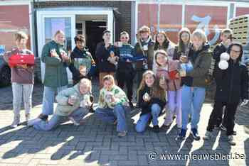 Klimaatbende van Pierenbos bezoekt kringwinkel De Cirkel: “Dat hier zo veel mensen werken wist ik niet”