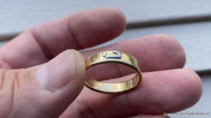 Trouwring verloren in enorme berg kunstmest, maar Luuk heeft hem weer terug