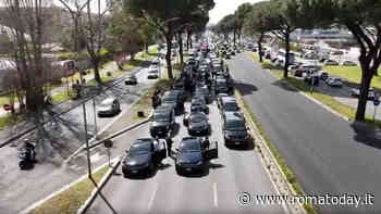 VIDEO | Il corteo degli Ncc paralizza Roma. La marcia verso piazza della Repubblica
