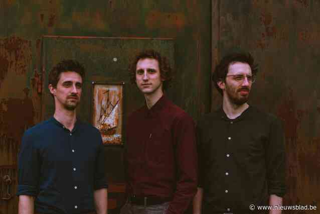 Jazzpianist Elias (23) brengt met kompanen Zjef (28) en Tom (29) ode aan surrealisme in eerste plaat: “We geven de dubbelzinnigheid van dromen weer”