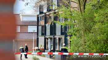 Man zwaait met mes op balkon appartementen Oldenzaal; arrestatieteam overmeestert hem