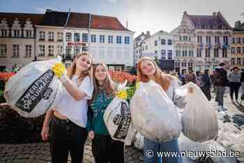 Leerlingen Busleyden Atheneum maken Mechelse straten schoon: “Voorkomen dat afval in zee belandt”