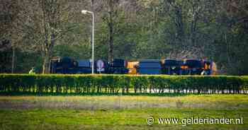 Tankwagen met 40.000 liter kerosine kantelt