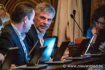Filip Dewinter ondanks aantijgingen aanwezig op Antwerpse gemeenteraad