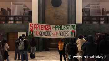 Gli studenti occupano il Rettorato della Sapienza: "Basta complicità con Israele"