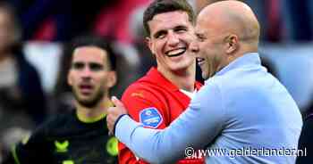 Arne Slot over titelrace: ‘PSV heeft de kampioen van vorig jaar geïmiteerd’