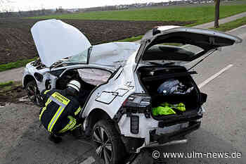 Junge Autofahrerin kommt bei Aufprall gegen Baum ums Leben
