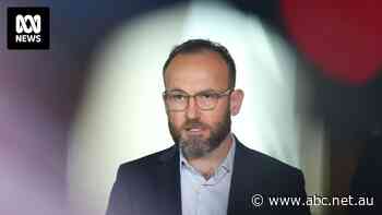 Live: Greens, crossbenchers condemn Labor's fast-tracked immigration legislation