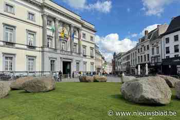 Lente doet gras en massieve keien terugkeren naar Grote Markt
