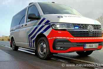 Twee auto’s botsen op kruispunt