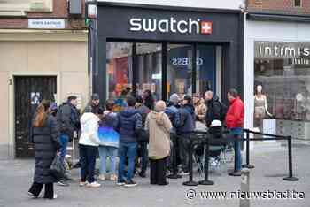 Lancering Snoopy-horloge zorgt voor lange wachtrij bij Swatch: “Ik sta hier al sinds half één vannacht”