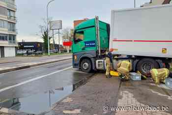 Leeggelopen brandstoftank van vrachtwagen zorgt voor verkeershinder op Antwerpsesteenweg