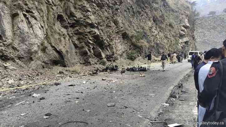 Pakistani police say 5 Chinese nationals and their local driver were killed in a suicide attack