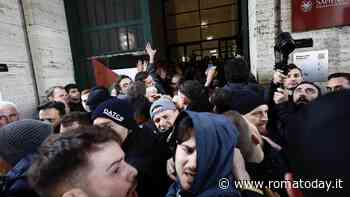 Rettorato occupato, alla Sapienza tensioni tra studenti e polizia. La rettrice: "No alla violenza"