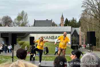 2.000 medewerkers vieren 75 jaar Familiehulp in Bokrijk: “Lachen of een traan wegpinken”