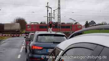 Deutsche Bahn sperrt Braunschweiger Bahnübergang über Ostern