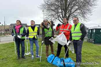 IN BEELD. College van burgemeester en schepenen trekt door Lierse straten voor jaarlijke lentepoets