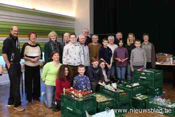 Sociale kruidenier helpt kwetsbare inwoners: leerlingen 3master ondersteunen voedselbedeling