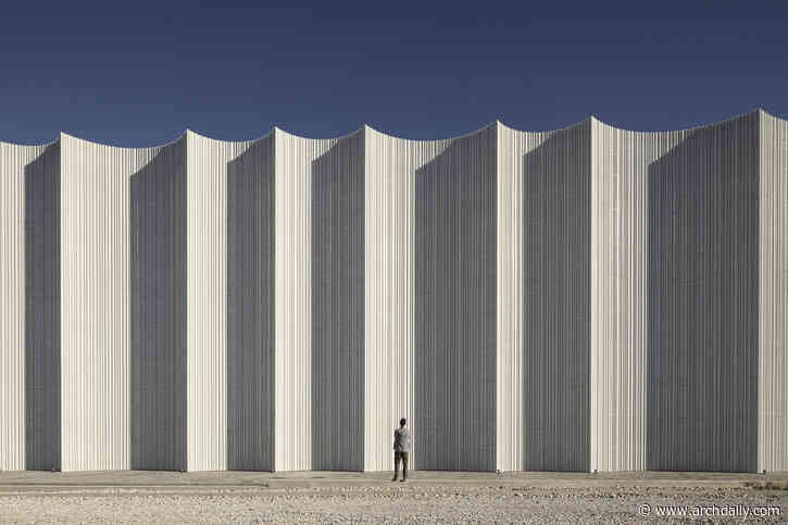 From Thin Veils to Thick Barriers: Exploring Different Widths in Architectural Envelopes
