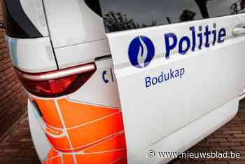 Bromfietser rijdt door rood licht en vlucht weg voor politie: “Bestuurder haalde snelheden van meer dan 100 km per uur”