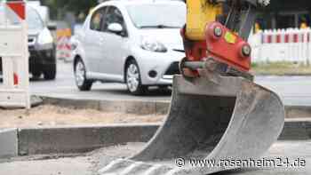 Mann von Baggerschaufel erfasst: Opfer liegt leblos in Baugrube und stirbt