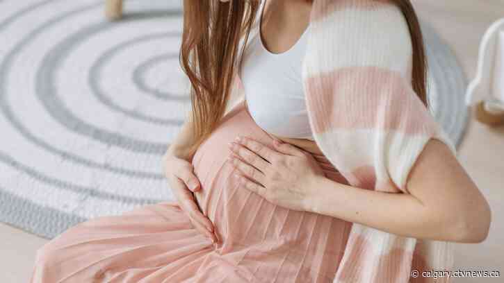 Alberta women are waiting to become moms: report