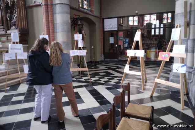 Leerlingen openen kerkexpo over het lijden in de wereld