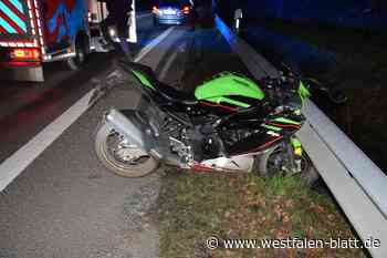 Motorradfahrer kracht in Vlotho gegen Leitplanke
