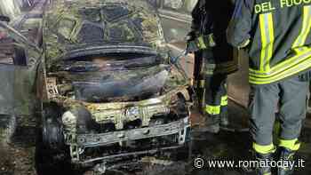 Auto in fiamme nel tunnel dell'autostrada: traffico bloccato