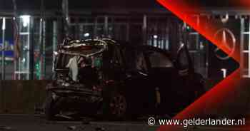 Botsing op de A12 tussen vrachtwagen en auto • Sloop van spookpand valt veel duurder uit